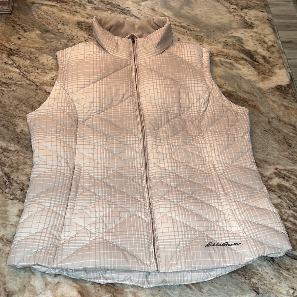 Eddie Bauer Women's Gray/White Quilted Vest-Waterproof